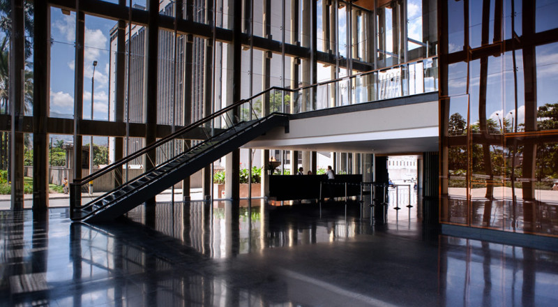 Texto alternCentro Cívico de Antioquia, también llamado Plaza de la Libertad, para la Revista de Arquitectura de Corona. ativo.