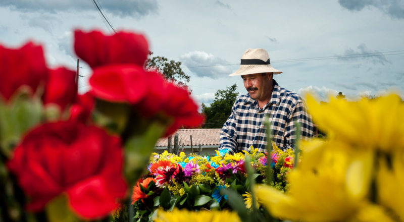 Para Nescafé, mostrando el presente de las tradiciones en Antioquia. Iluminación por Marcos Tobón y dirección de Arte por Catalina Sierra. Fotografía por Federico Ruiz, a través de Macondo Films.