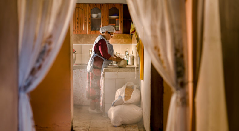 Para Nescafé, mostrando el presente de las tradiciones en Antioquia. Iluminación por Marcos Tobón y dirección de Arte por Catalina Sierra. Fotografía por Federico Ruiz, a través de Macondo Films.