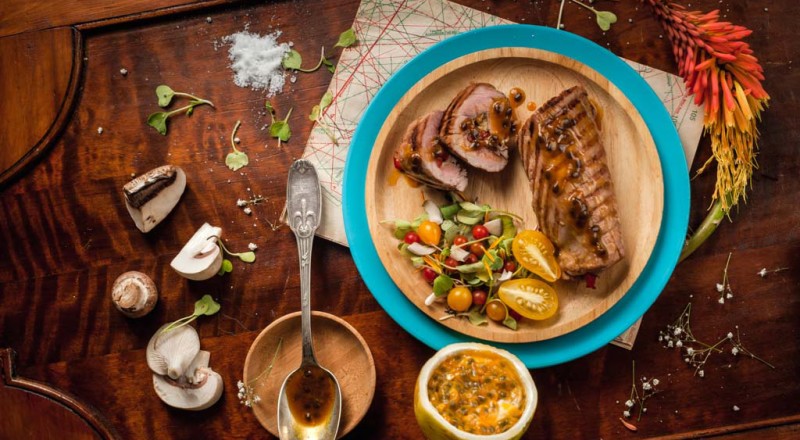 Para Setas de Cuivá. Dirección de arte, Felipe Hernández. Maquillaje, Alejandra Camacho. Asistencia de iluminación, Marcos Tobón.